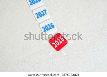 Completion of 2025. Making plans for the future 2026, goal setting, new business strategies, economic expectations, personal development, growth opportunities, fresh start symbolism.
