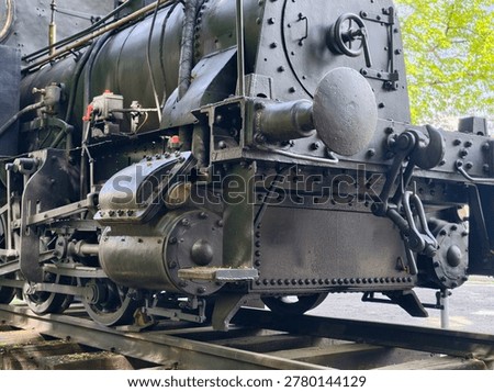 Complex valve and drive assembly on boiler, rods and linkages interlocked with gears and pistons, grease