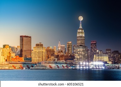 Composite Day To Night Timelapse With The Full Moon Rising Above New York City Skyline.