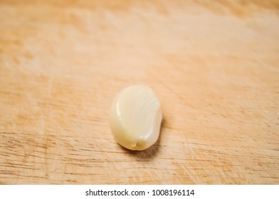 A composition of cloves of garlic on the table. 