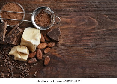Zusammensetzung der Kakaoerzeugnisse auf Holztisch