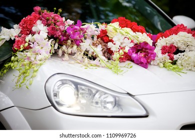 The composition is made by florists from fresh flowers on the holiday car.