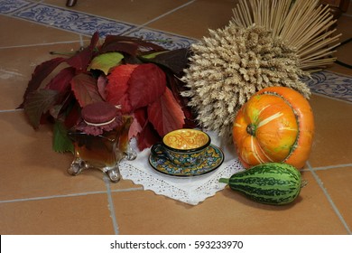 Composition with pumpkins, Sicillian ceramic and wheat