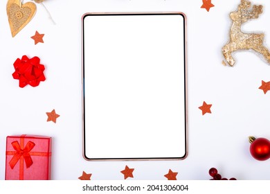 Composition of tablet with copy space and christmas decorations on white background. christmas, tradition and celebration concept.