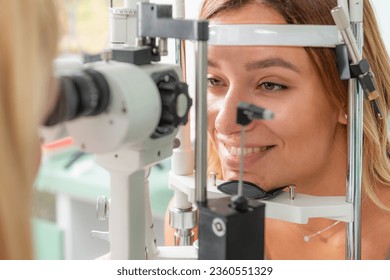 Comprehensive eye pressure test using applanation tonometry in an ophthalmology clinic for accurate eye health evaluation