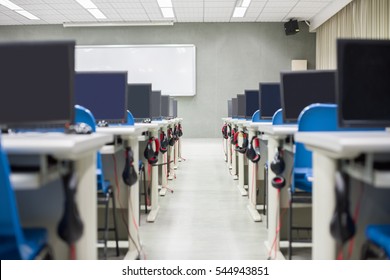 computer class in university with nobody.