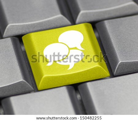 Computer key en yellow - text balloon suggesting social media 