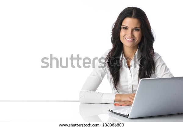 コンピュータ ノートパソコン 女性 女の子 ビジネスマン ノートパソコンで働く女の子 スタジオ 白い背景 スペース スマイル 教育センター ビジネスセミナー の写真素材 今すぐ編集