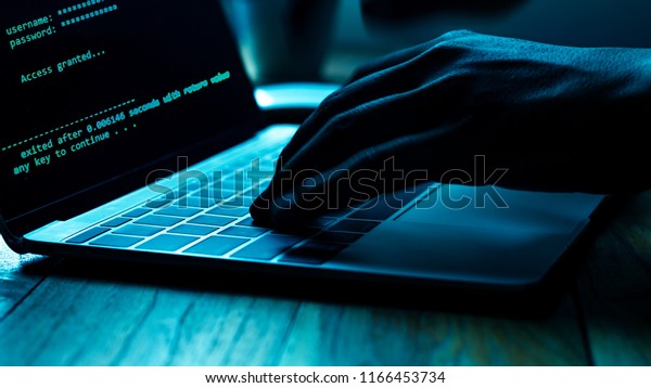 コンピュータプログラマやハッカーは ノートパソコンのキーボードにコードを印刷し 秘密組織システムに侵入する の写真素材 今すぐ編集 コンピュータプログラマやハッカーは ノートパソコンのキーボードにコードを印刷し 秘密組織システムに侵入する の写真素材 今すぐ編集