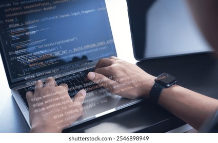 Programador de computador, tipo de engenheiro de software, codificação de javascript no computador laptop, conceito de desenvolvimento de software. Design de site e tecnologia de codificação