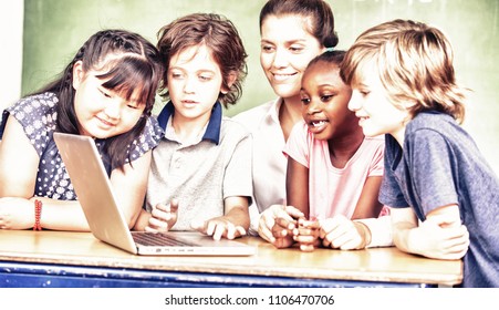 Computer science primary multi ethnic classroom.