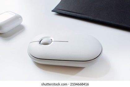 Computer White Mouse Hand Notepad Laptop Stock Photo 2104668416 ...