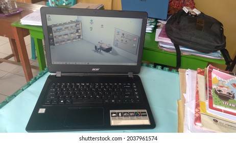 Computer For Working Jop Office