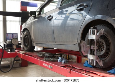 Computerized Laser Wheel Alignment System In Car Garage Service