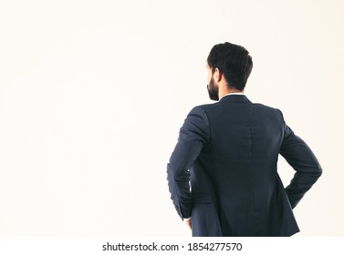 スーツ 男性 後ろ姿 の写真素材 画像 写真 Shutterstock
