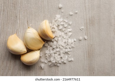 Concept. Flavour Combination. Garlic Salt. Garlic Cloves And Salt Granules. Garlic Salt Used In Cooking And As A Seasoning 