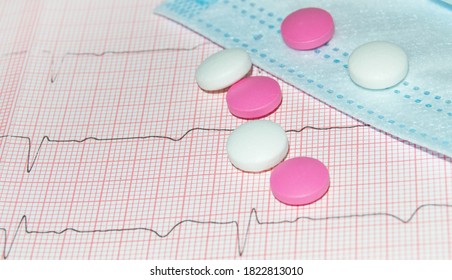 Concept Of A Healthy Heart With A Cardiogram, Mask And Pills, Top View, Cardiac Care. Concept Of Cardiology, Medicine And Insurance.