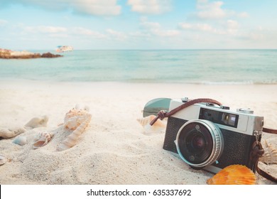 Imagenes Fotos De Stock Y Vectores Sobre Camera In Sand