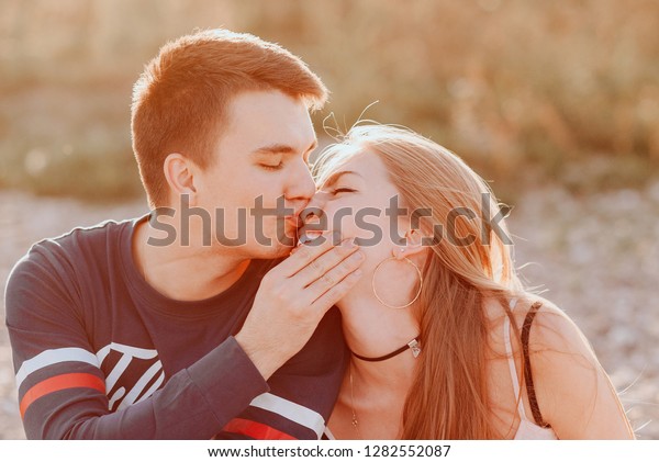 dating maan tiede