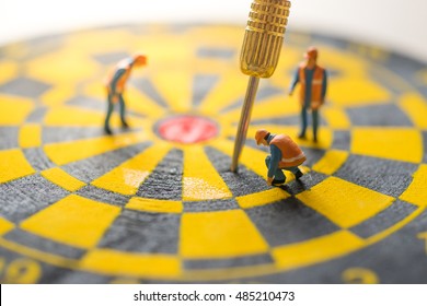 Concept Of Missed Target Business Strategy. Worker Diagnosis The Untargeted Arrow On Dart Board. 