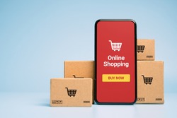 Konzept Online-Shopping. Boxen Und Einkaufstasche Mit Smartphone Online Shopping Screen.