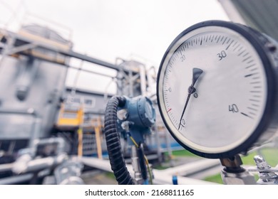 Concept Russia has cut off gas supplies to European countries, pressure gauge shows value of zero in pipeline. - Shutterstock ID 2168811165