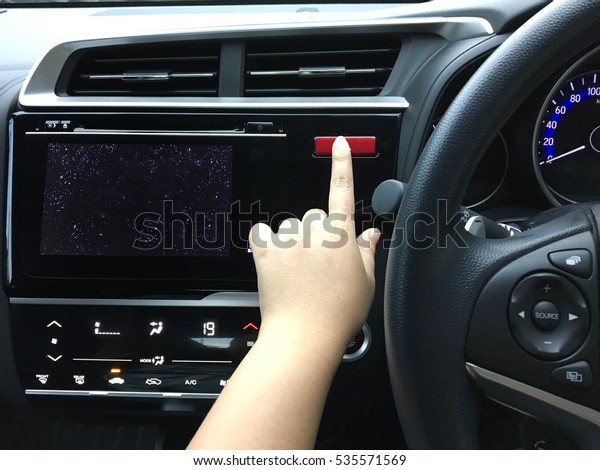 The concept of safe driving. The hands\
are pressed the emergency button in the\
vehicle.