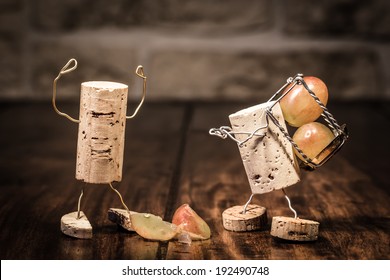 Concept Trouble between boss and employee, wine cork figures