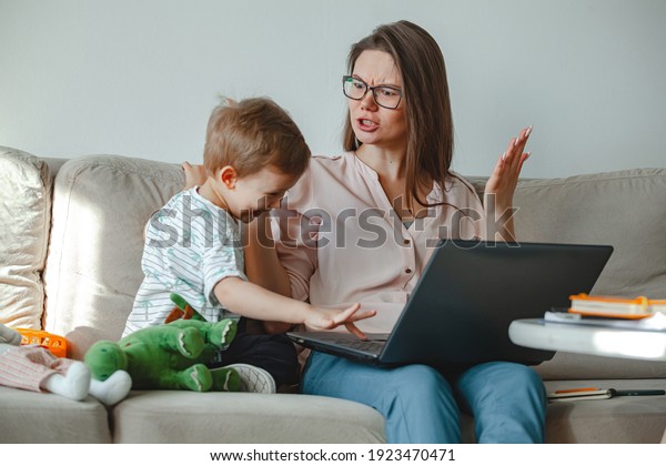 Concept work at home
and home family education, mother swears and is angry at the child,
the child is disturbed