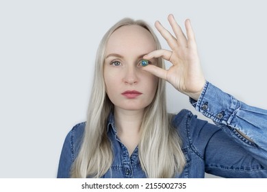 Conceptual Shot Of An Eye Crystalline Lens Replacement. Ophthalmic Surgery. Return Of Sight. Removal Of Cataracts. Surgical Intervention In The Eyeball. Doctor Holds The Implant Near The Patient