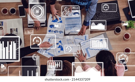 Conceptual Vision Of Business People In The Corporate Staff Meeting . Concept Of Digital Technology For Marketing Data Analysis And Investment Decision Making .