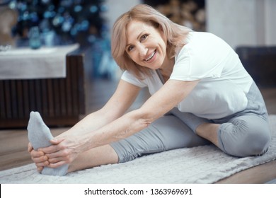 mature womans feet Close up lesbians
