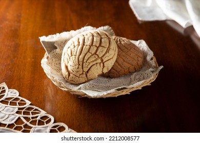 Conchas. Mexican Sweet Bread Roll With Seashell-like Appearance, Usually Eaten With Coffee Or Hot Chocolate At Breakfast Or As An Afternoon Snack.