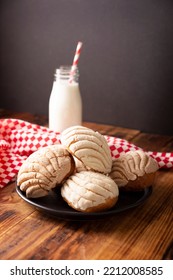 Conchas. Mexican Sweet Bread Roll With Seashell-like Appearance, Usually Eaten With Coffee Or Hot Chocolate At Breakfast Or As An Afternoon Snack.