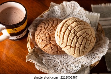 Conchas. Mexican Sweet Bread Roll With Seashell-like Appearance, Usually Eaten With Coffee Or Hot Chocolate At Breakfast Or As An Afternoon Snack.