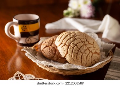 Conchas. Mexican Sweet Bread Roll With Seashell-like Appearance, Usually Eaten With Coffee Or Hot Chocolate At Breakfast Or As An Afternoon Snack.