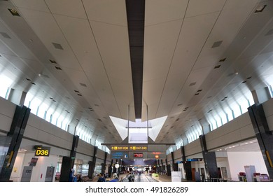 Concourse (Passenger terminal) of Singapore Changi Airport - Shutterstock ID 491826289