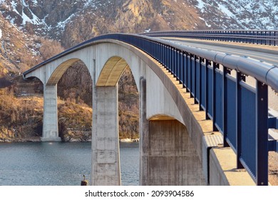Concrete bridge spanning the Raftsund, view from Austvågøy island towards the mountains of Hinnøya island, Raftsund, Vesteralen, Nordland, Norway
