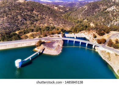 Imagenes Fotos De Stock Y Vectores Sobre Between Mountain Top