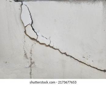 Concrete That Cracks A Building Or Wall Creates Obvious Fissures And Water Seeps Inside. This Can Cause Wear And Tear And Cause Concerns Or Problems For Users.