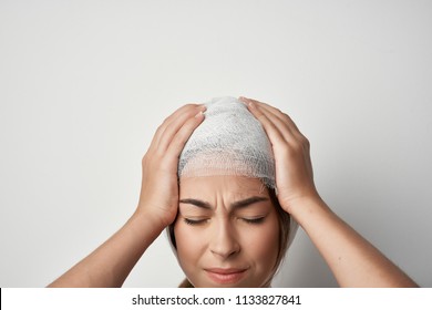  Concussion Head Woman Bandage Migraine Syncope                              