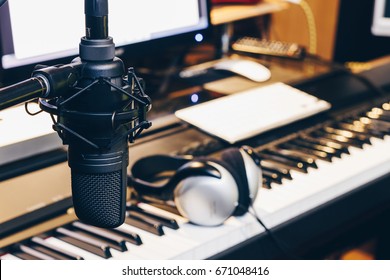 Condenser Microphone In Music Production, Digital Recording Studio