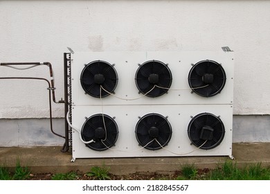 Condensing unit of air conditioning systems. Heat exchanger with fans for industrial fridge