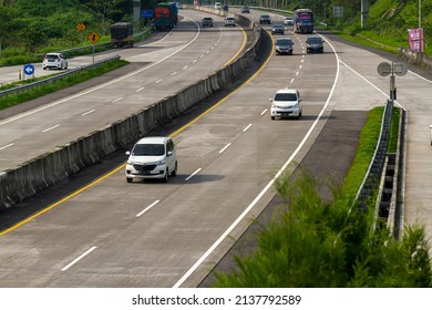 The Condition Of Toll Roads In Semarang Ahead Of The Holidays During The COVID-19 Pandemic. SEMARANG, INDONESIA - DECEMBER 19, 2021.