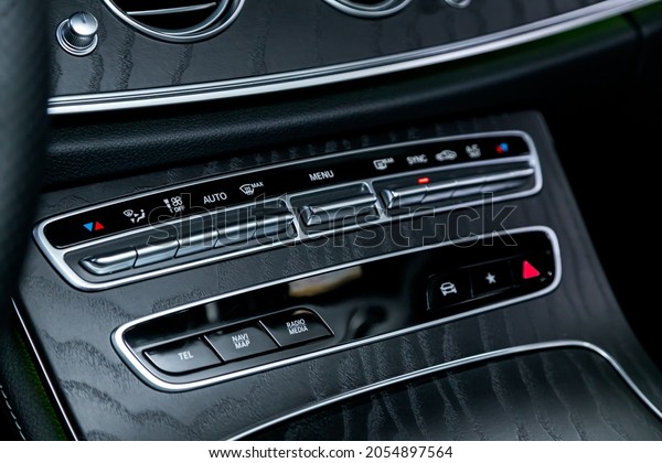 Conditioner and air\
flow control in a modern\
car