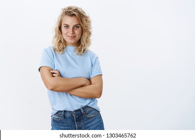 Confidence Is Key To Success. Portrait Of Self-assured Enthusiastic And Attractive Young 20s Woman With Blond Hair And Blue Eyes Holding Hands Crossed In Assertive And Ambitious Pose, Smiling