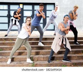 Teen Girls Dance
