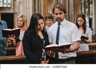 Congregation Singing From The Psalms