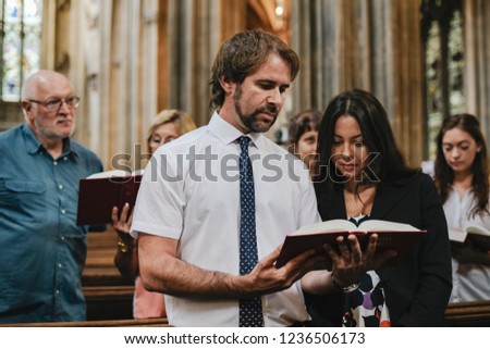 Congregation singing from the psalms