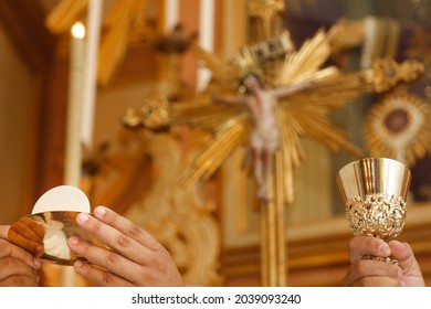 Consecration of bread and wine in the body and blood of Jesus - Sacred Host